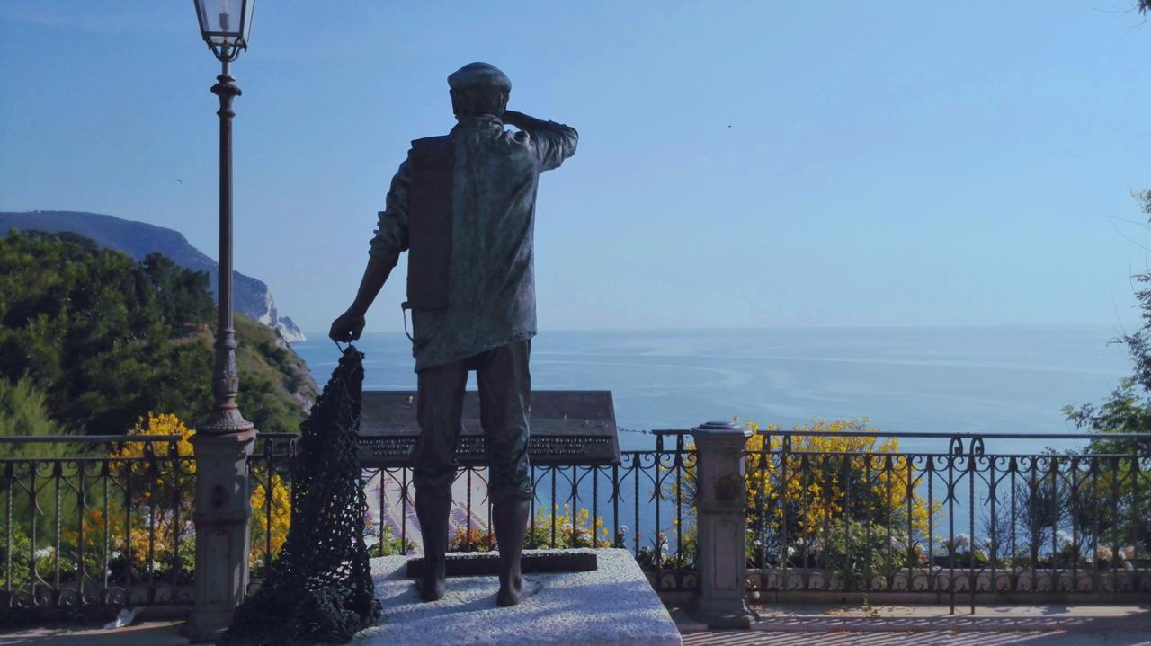 Viverenumana Appartamenti La Tua Casa In Centro A Pochi Passi Dal Mare Exterior foto