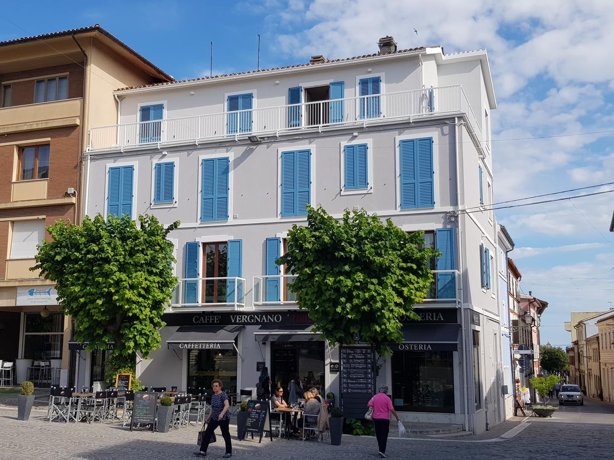 Viverenumana Appartamenti La Tua Casa In Centro A Pochi Passi Dal Mare Exterior foto